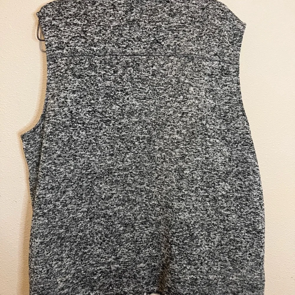 Men's Merona Gray Fleece Vest. Side and top pocket. Front zipper. Size XXL - Picture 6 of 6